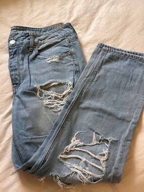 American Eagle Tomgirl Distressed Jeans - 12